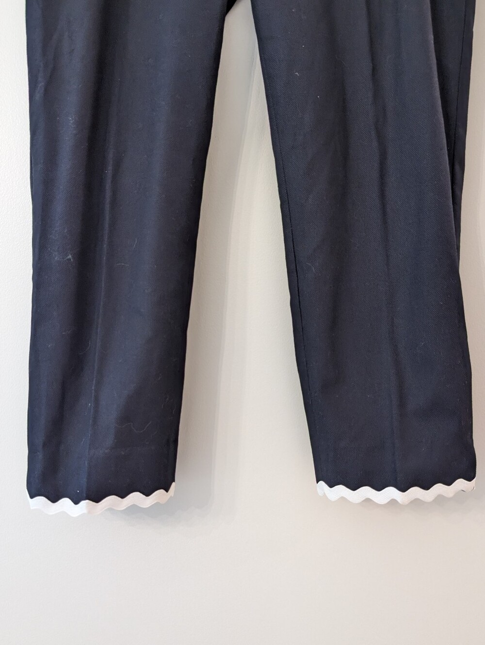 Talbots Navy Cropped Straight-Leg Pants with Scalloped Hem - Picture 3 of 8